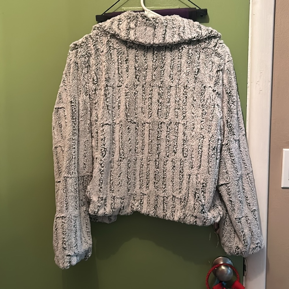Fake fur jacket - Picture 2 of 5
